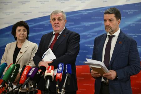 Пресс-подход в Госдуме депутатов Н.В. Коломейцева, А.Е. Глазковой, А.А. Ющенко 19 ноября 2025 года