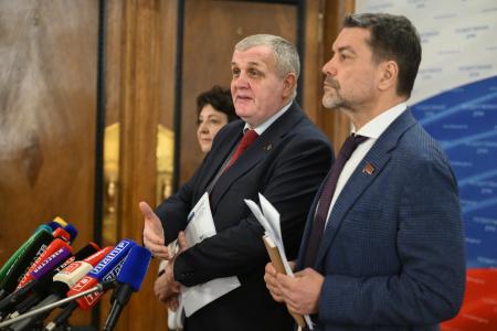 Пресс-подход в Госдуме депутатов Н.В. Коломейцева, А.Е. Глазковой, А.А. Ющенко 19 ноября 2025 года