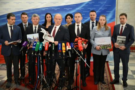 Г.А. Зюганов: Наши предложения обобщены в «Программе Победы». Пресс-подход лидера КПРФ в Госдуме 18 ноября 2025 года