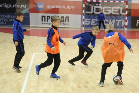 МФК КПРФ провел в «Юности» мастер-класс для ребят из Донецка