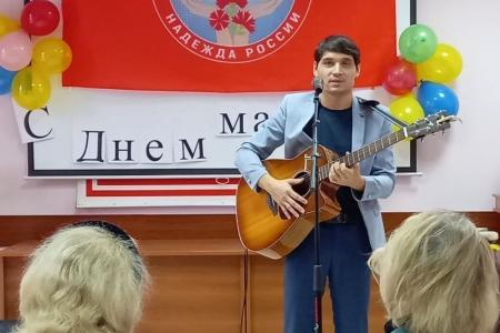 Белгородская область. Коммунисты организовали праздник в честь Дня Матери
