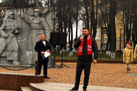 Подмосковные коммунисты и коммунисты Москвы приняли участие в автопробеге, посвященном Дню памяти контрнаступления под Москвой