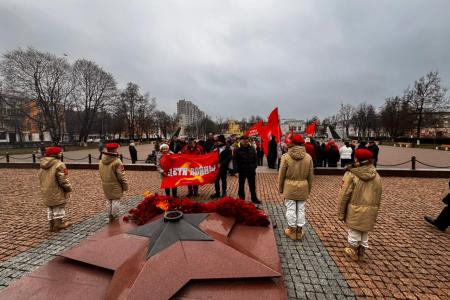 Подмосковные коммунисты и коммунисты Москвы приняли участие в автопробеге, посвященном Дню памяти контрнаступления под Москвой