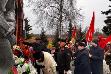 Подмосковные коммунисты и коммунисты Москвы приняли участие в автопробеге, посвященном Дню памяти контрнаступления под Москвой