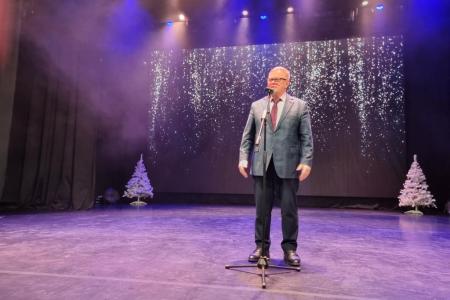 Депутаты-коммунисты Александр Наумов и Нина Останина приняли участие в предновогоднем празднике в совхозе им. Ленина