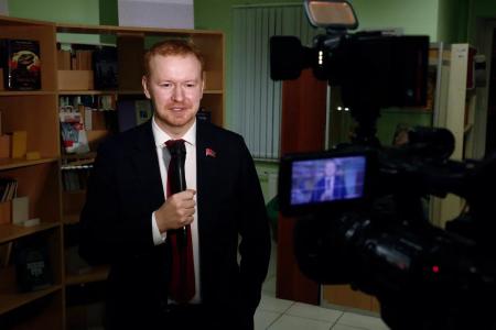 В канун Нового года Денис Парфенов поздравил детей в московском районе Алтуфьево