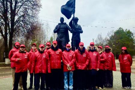 В День воинской славы нижегородские коммунисты организовали экскурсию для студентов в воинскую часть