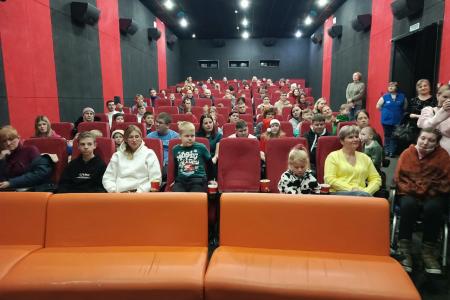 Челябинские коммунисты поздравили детей с Новым годом