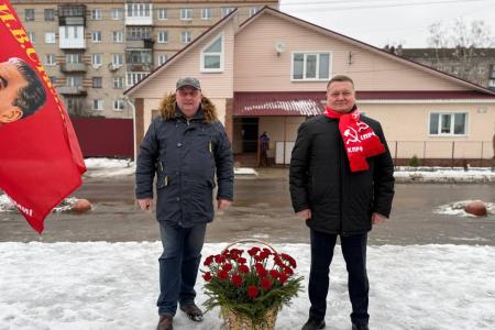 Нижегородские коммунисты почтили память И.В. Сталина в день его 146-летия