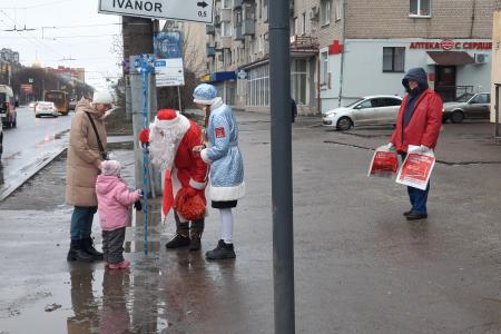 Коммунисты города Иваново проводят предновогоднюю акцию «Красный Дед Мороз»