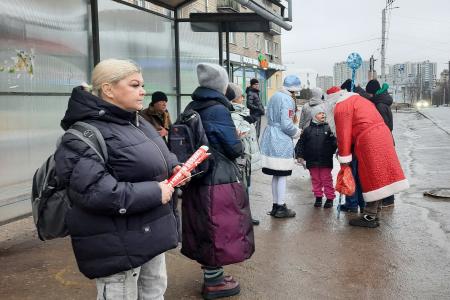Коммунисты города Иваново проводят предновогоднюю акцию «Красный Дед Мороз»