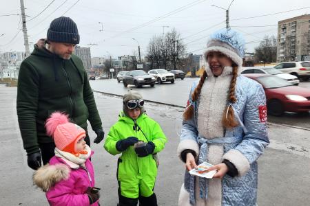 Коммунисты города Иваново проводят предновогоднюю акцию «Красный Дед Мороз»