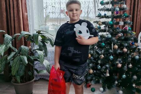 Дети Брянщины продолжают получать новогодние подарки от КПРФ
