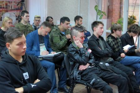 В Тульском обкоме КПРФ обсудили темы идеологической борьбы и патриотического воспитания