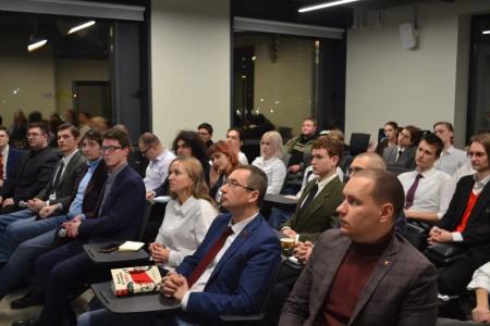 Денис Парфенов в Санкт-Петербурге выступил на заседании молодежного клуба «Тезис»