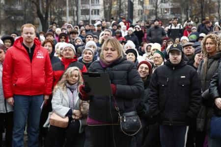 Убрать опасные «остановочные платформы»! Д.А. Парфёнов провёл встречу с москвичами по теме «островков безопасности» и платных парковок