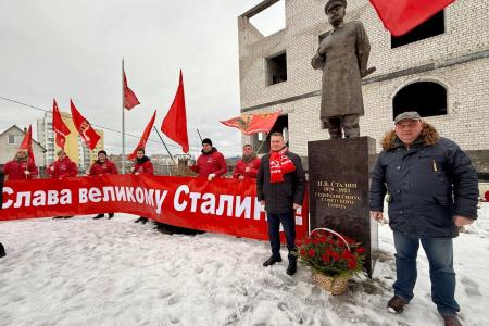 Нижегородские коммунисты почтили память И.В. Сталина в день его 146-летия
