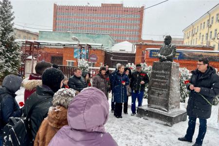Тульские коммунисты и комсомольцы возложили цветы   к памятнику В.А. Стародубцеву