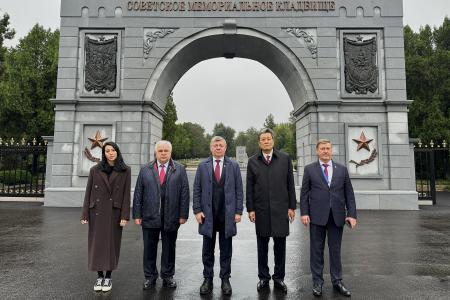 Дмитрий Новиков, Казбек Тайсаев, Андрей Клычков и Анатолий Локоть размышляют о КНДР: Партия, глубоко сознающая свою миссию