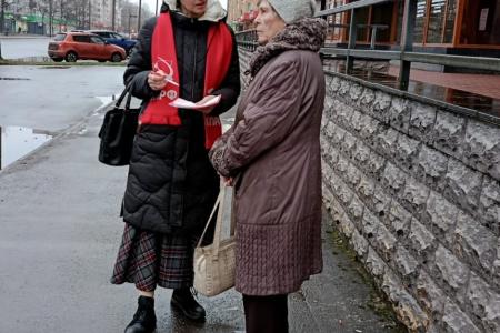 День начала контрнаступления под Москвой новгородские коммунисты встретили акцией в поддержку Народного референдума