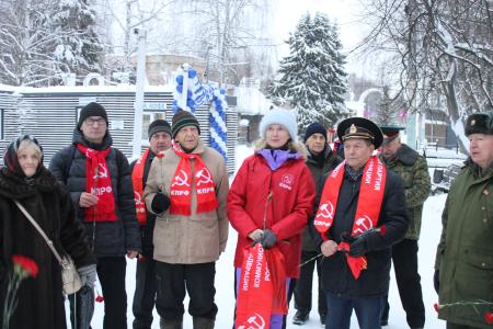 Удмуртия: левопатриотические силы возложили цветы в день рождения Сталина