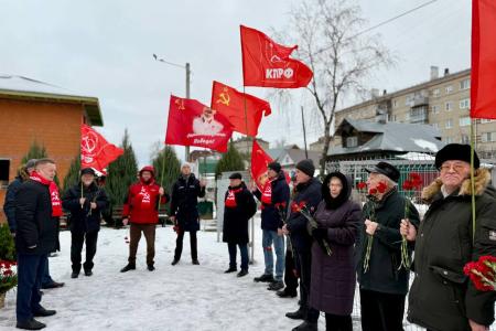 Нижегородские коммунисты почтили память И.В. Сталина в день его 146-летия