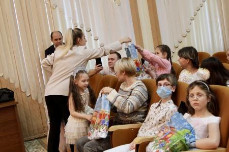Тульские депутаты – коммунисты посетили детскую областную больницу