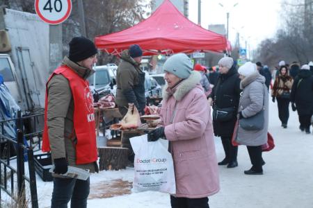 В Омске «красные палатки» продолжают свою работу в поддержку Народного референдума КПРФ