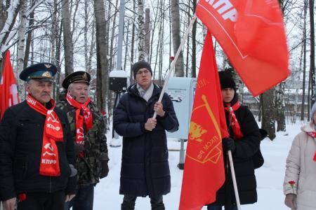Удмуртия: левопатриотические силы возложили цветы в день рождения Сталина