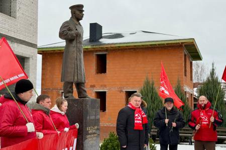 Нижегородские коммунисты почтили память И.В. Сталина в день его 146-летия