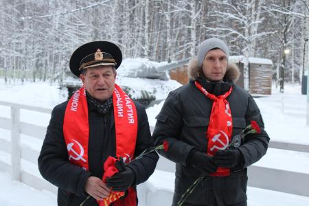 Удмуртия: левопатриотические силы возложили цветы в день рождения Сталина