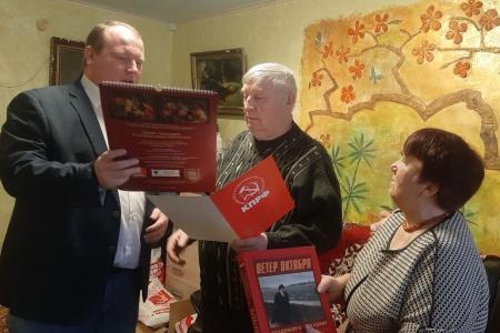 Лидер ивановских коммунистов Александр Бойков посетил волонтёров Юрьевецкого района