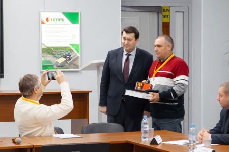 Олег Лебедев передал слова приветствия от лидера КПРФ Геннадия Зюганова участникам Всероссийского конгресса пчеловодов