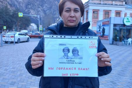 Кабардино-Балкария. В центре высокогорного города Тырныауза прошли одиночные пикеты в поддержку коммунистов Алтайского края Людмилы Клюшниковой и Светланы Кербер