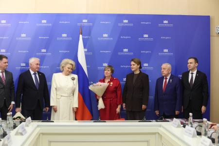 В Госдуме состоялось награждение медалью Министерства обороны Российской Федерации «За помощь и милосердие»