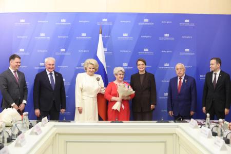 В Госдуме состоялось награждение медалью Министерства обороны Российской Федерации «За помощь и милосердие»