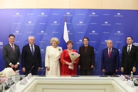 В Госдуме состоялось награждение медалью Министерства обороны Российской Федерации «За помощь и милосердие»