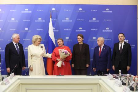 В Госдуме состоялось награждение медалью Министерства обороны Российской Федерации «За помощь и милосердие»
