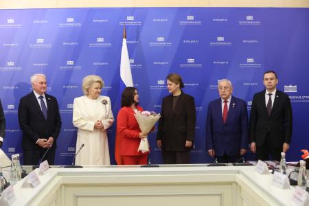 В Госдуме состоялось награждение медалью Министерства обороны Российской Федерации «За помощь и милосердие»