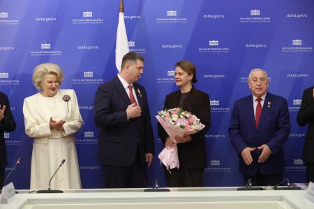В Госдуме состоялось награждение медалью Министерства обороны Российской Федерации «За помощь и милосердие»