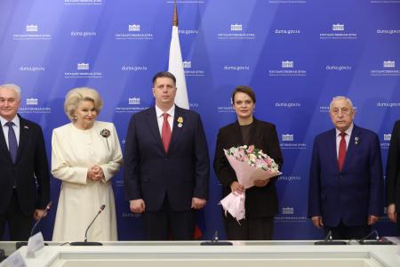 В Госдуме состоялось награждение медалью Министерства обороны Российской Федерации «За помощь и милосердие»