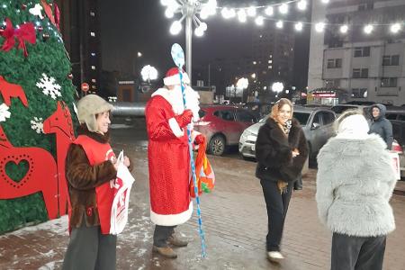 Коммунисты города Иваново проводят предновогоднюю акцию «Красный Дед Мороз»