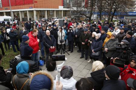 Убрать опасные «остановочные платформы»! Д.А. Парфёнов провёл встречу с москвичами по теме «островков безопасности» и платных парковок