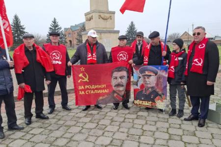 Коммунисты Кабардино-Балкарии отметили 146-ю годовщину со дня рождения Иосифа Виссарионовича Сталина