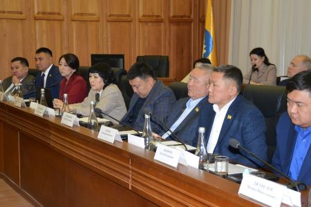 Депутаты фракции КПРФ в Народном Хурале Калмыкии не поддержали законопроект о бюджете