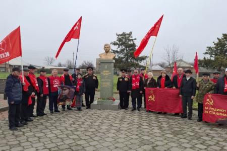 Коммунисты Кабардино-Балкарии отметили 146-ю годовщину со дня рождения Иосифа Виссарионовича Сталина