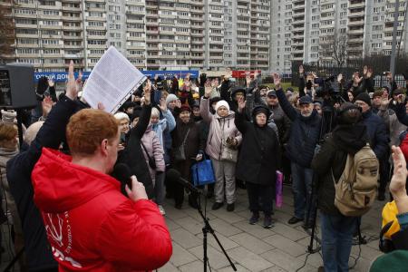 Убрать опасные «остановочные платформы»! Д.А. Парфёнов провёл встречу с москвичами по теме «островков безопасности» и платных парковок