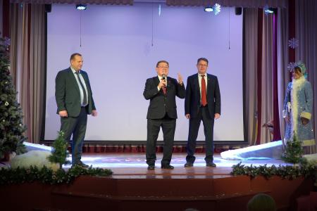 Курские коммунисты во главе с Николаем Ивановым вручили новогодние подарки детям семей защитников Отечества