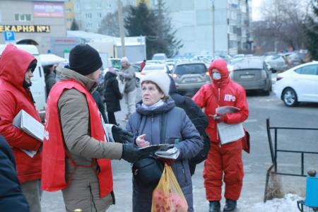 Омск. Общественная приёмная в красной палатке