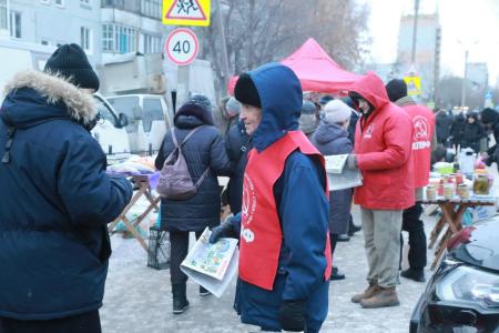 Омск. Общественная приёмная в красной палатке